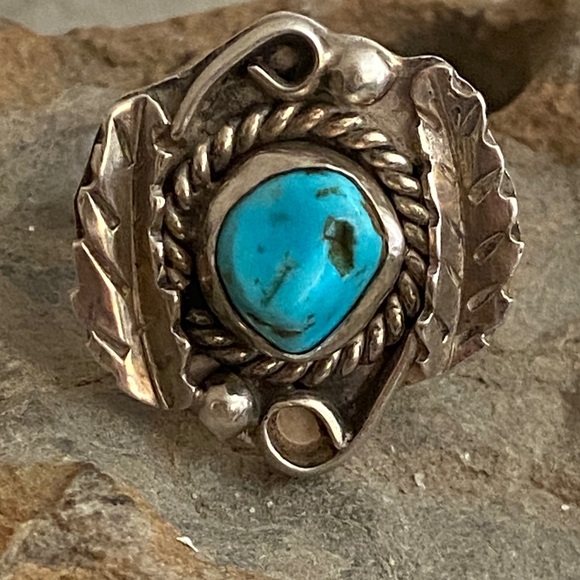 Navajo Jewelry - Vintage NAVAJO Silver & Turquoise Feathers Ring